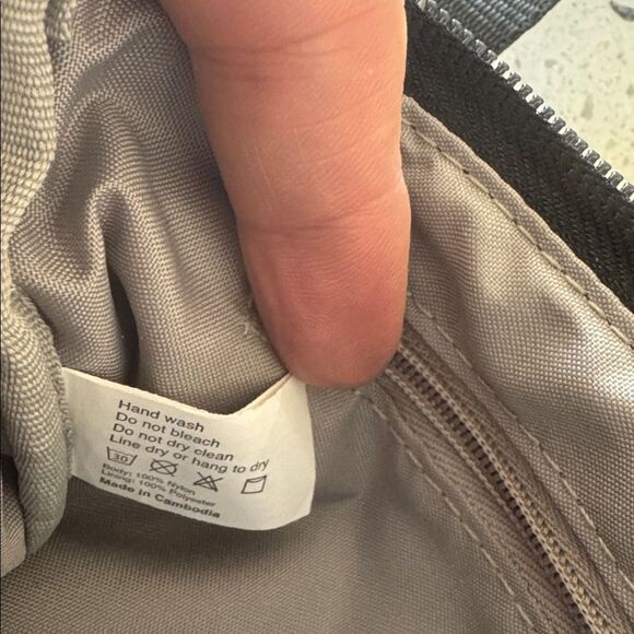 Baggallini Black Nylon Small Crossbody Bag Fanny Pack Zipper Closure Casual EUC - Picture 6 of 12